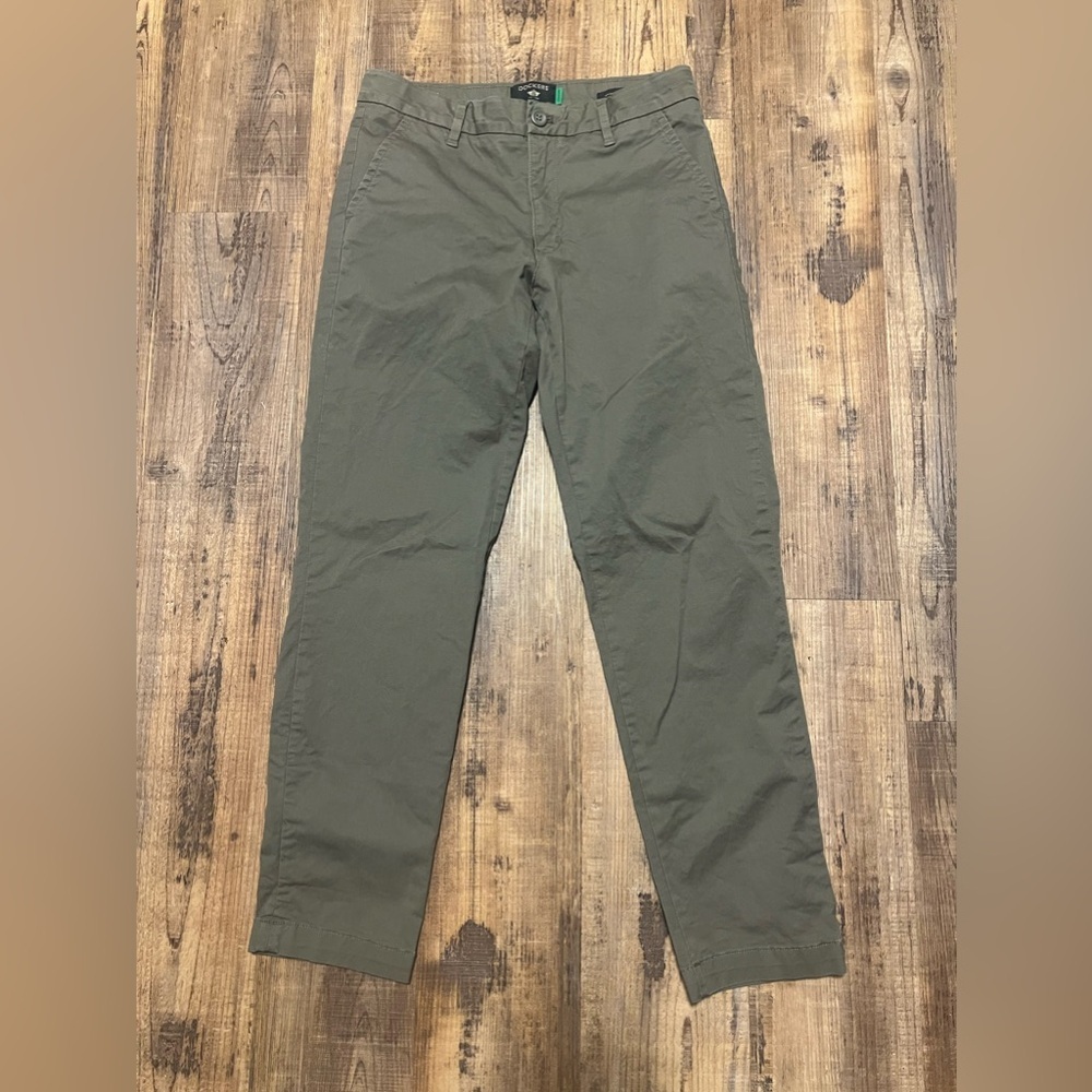 Dockers Green Slim Ankle Cropped Pants from the Waterless Collection